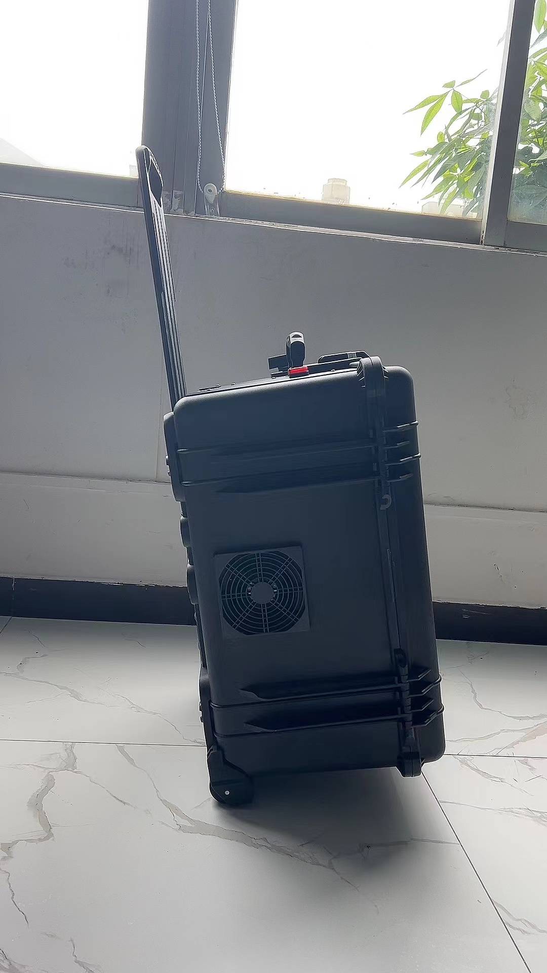 金山手拉箱型移动通信干扰器